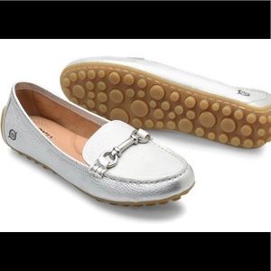 BORN WOMENS MAGNOLIA HORSE BIT DRIVING LOAFER 8.5
